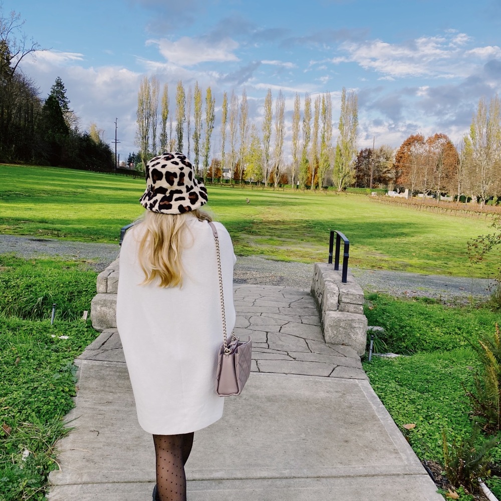 White sweater dress size M